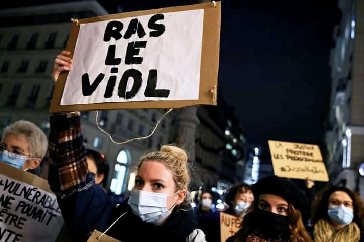 Francia declara como delito relaciones sexuales con menores de 15 años