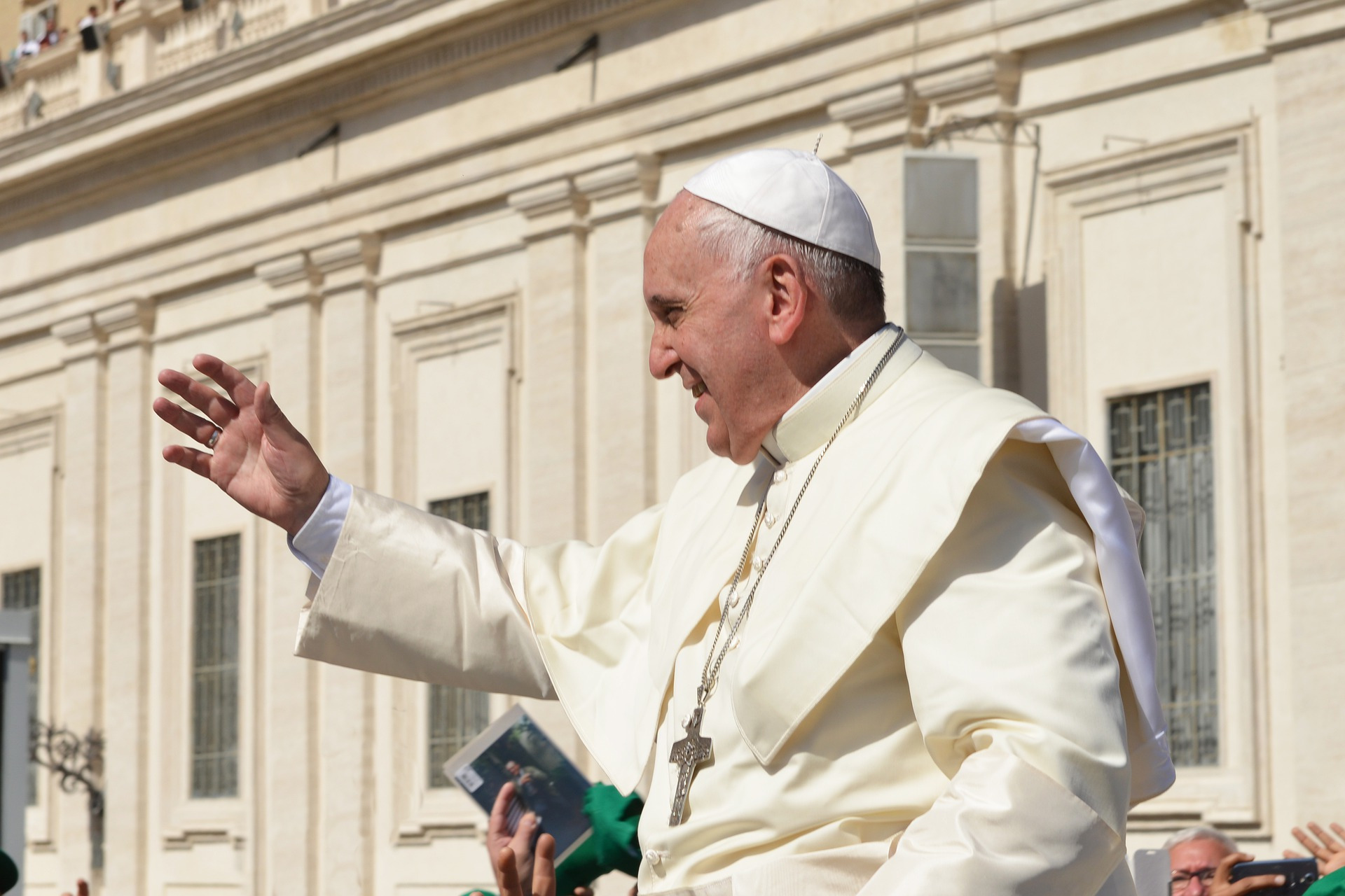 El Vaticano reforma las leyes canónicas criminalizando el abuso sexual234
