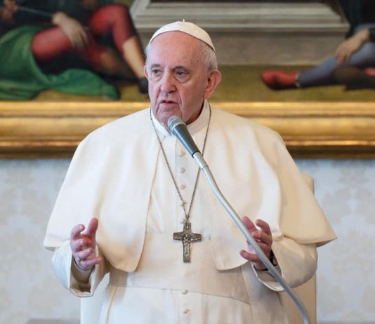 El Vaticano reforma las leyes canónicas criminalizando el abuso sexual234